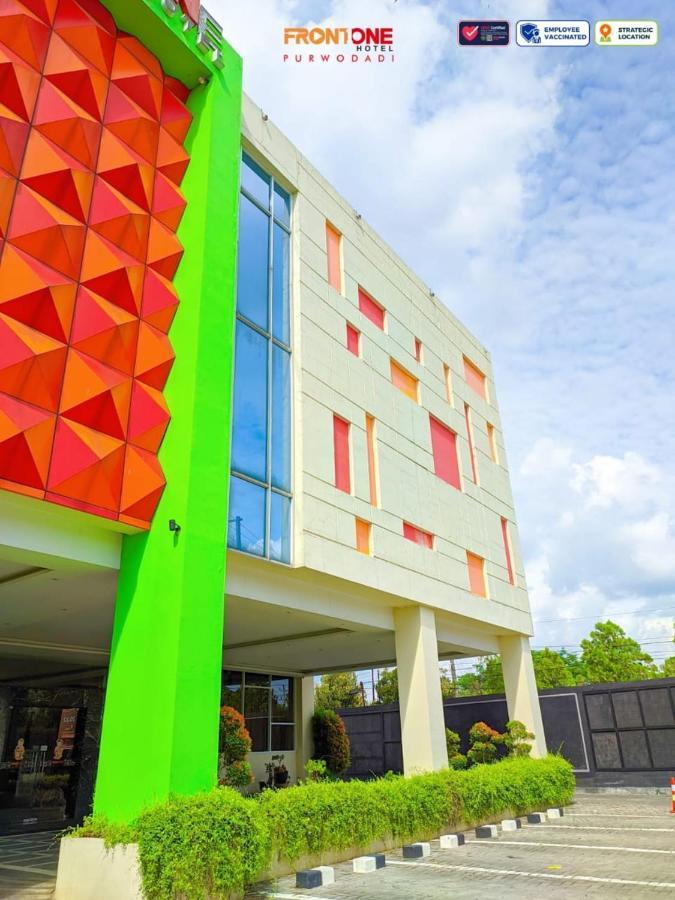 Front One Hotel Purwodadi Purwodadi  Buitenkant foto