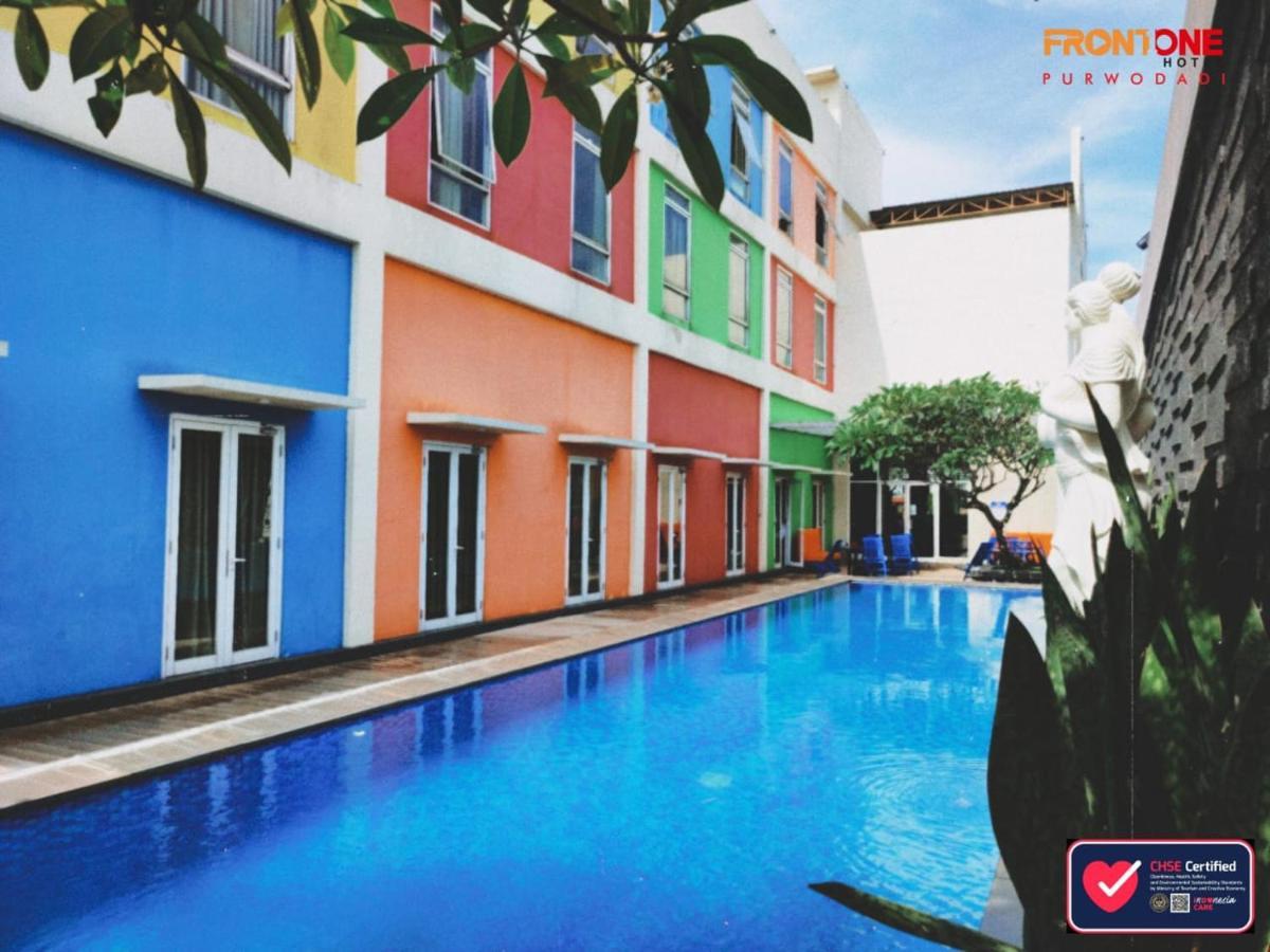 Front One Hotel Purwodadi Purwodadi  Buitenkant foto