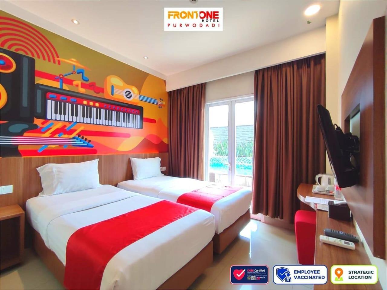 Front One Hotel Purwodadi Purwodadi  Buitenkant foto