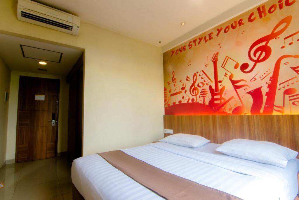 Front One Hotel Purwodadi Purwodadi  Buitenkant foto