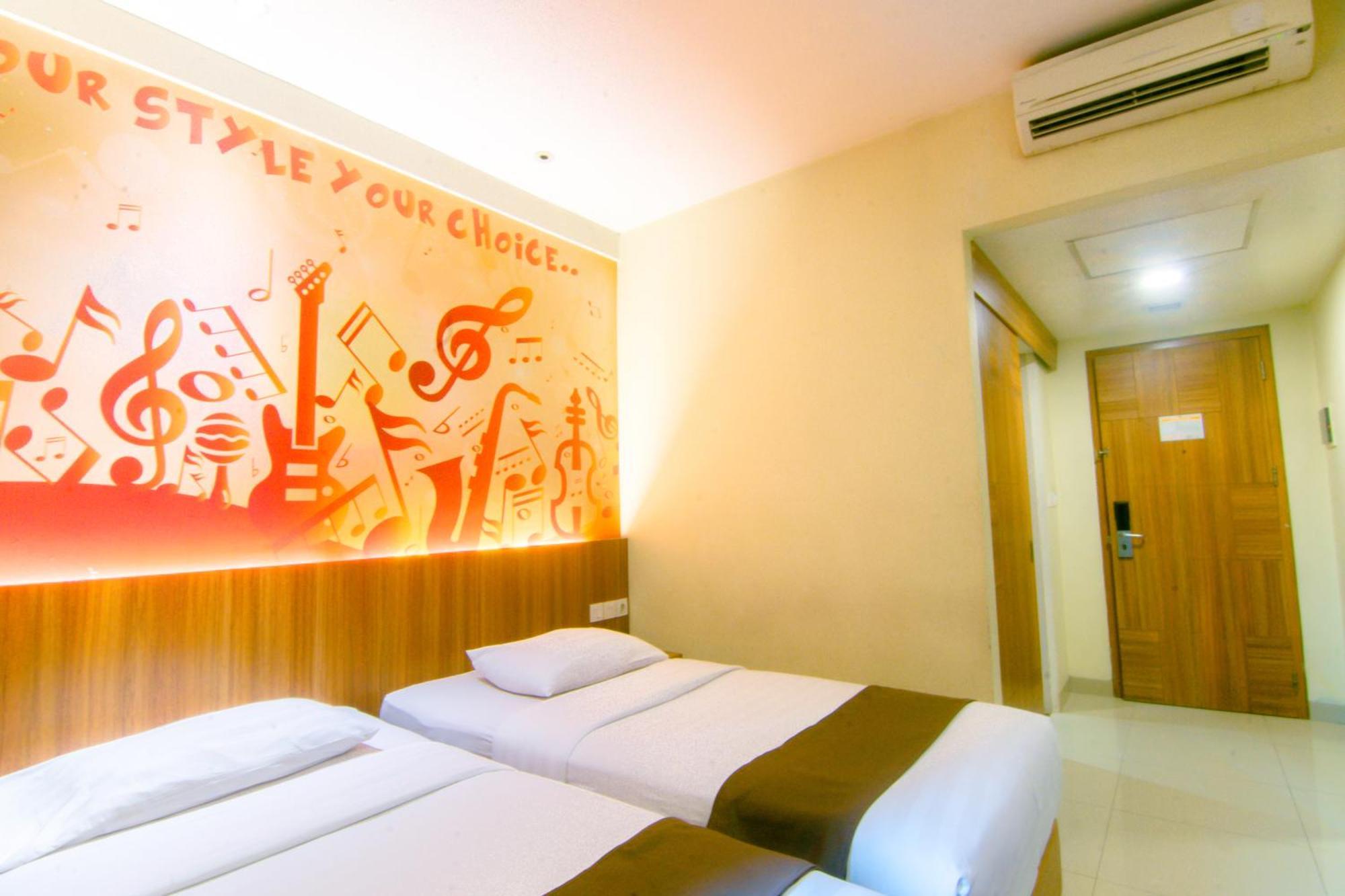 Front One Hotel Purwodadi Purwodadi  Buitenkant foto