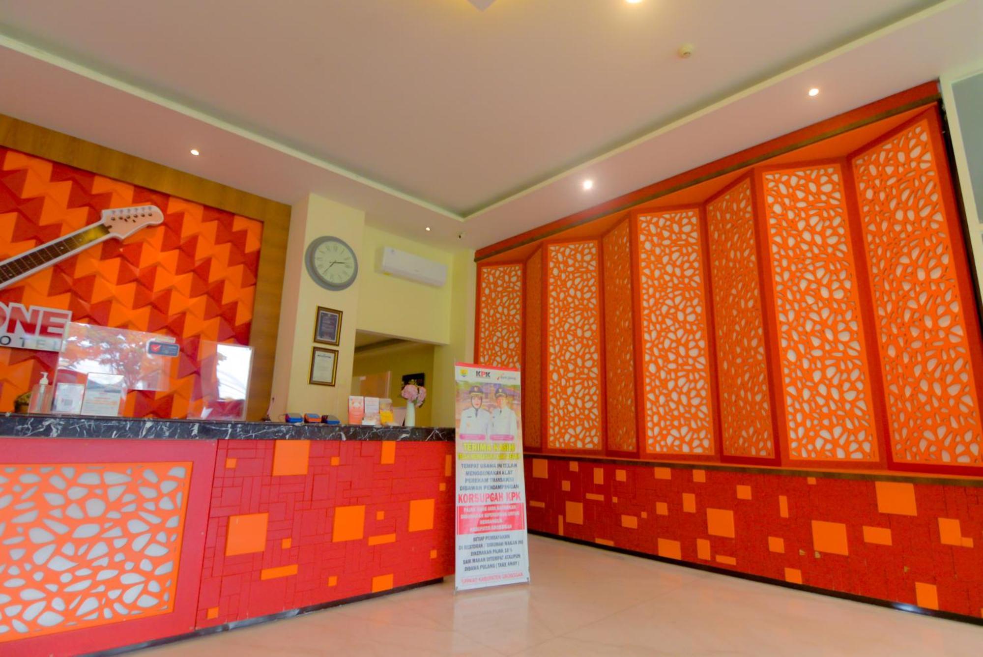 Front One Hotel Purwodadi Purwodadi  Buitenkant foto