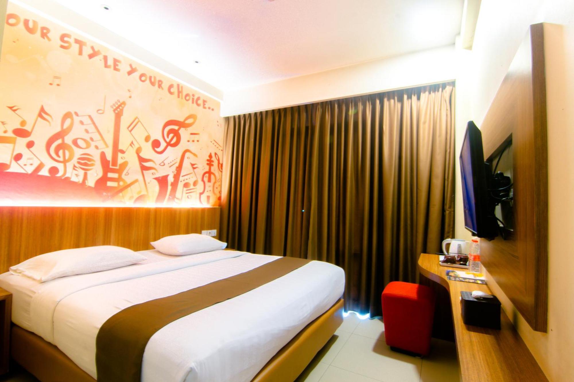 Front One Hotel Purwodadi Purwodadi  Buitenkant foto