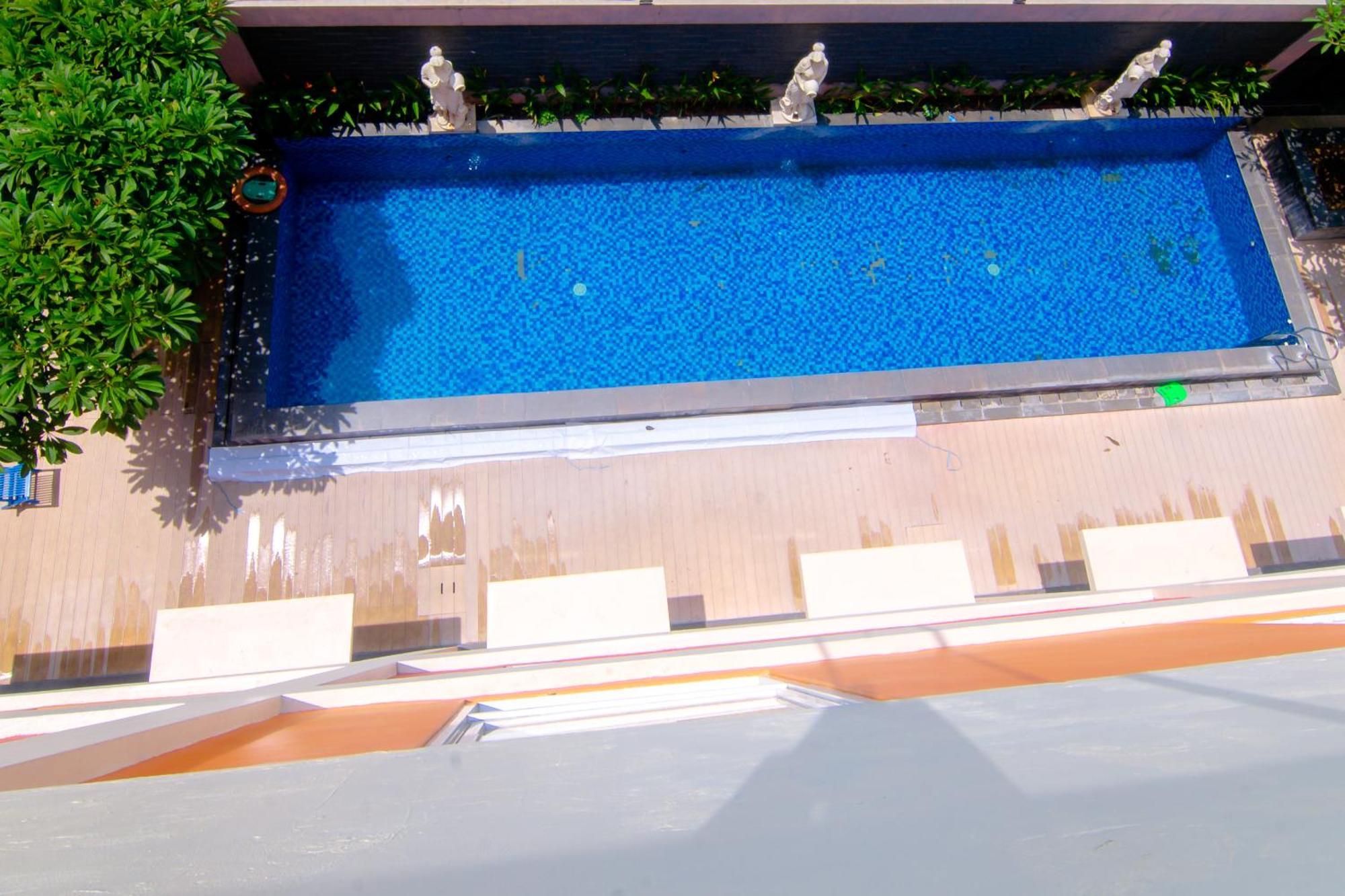 Front One Hotel Purwodadi Purwodadi  Buitenkant foto